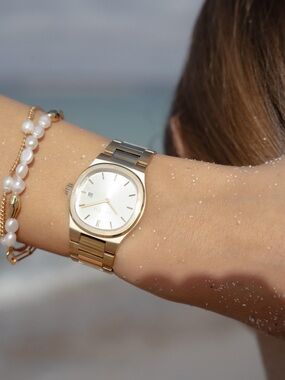 BRAND NEW VIRAL NUAMORE WATCH